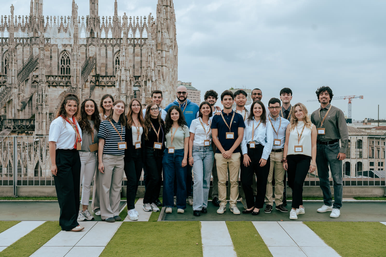 Gli studenti della Quarta Edizione davanti al Duomo di Milano
